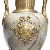 A PAIR OF FRENCH ORMOLU-MOUNTED MARBLE TWO-HANDLED VASES AND COVERS - фото 9