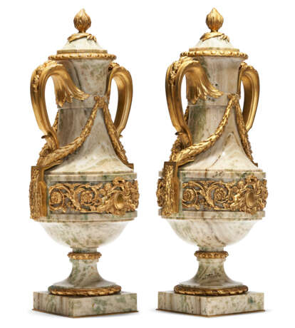 A PAIR OF FRENCH ORMOLU-MOUNTED GREEN MARBLE TWO-HANDLED VASES AND COVERS - фото 1