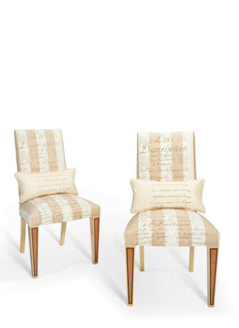A PAIR OF SATIN-BIRCH, AMBOYNA AND WALNUT SIDE CHAIRS - photo 1