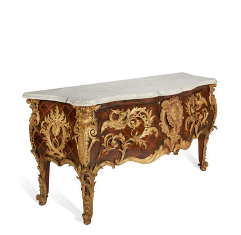 A REGENCE-STYLE ORMOLU-MOUNTED KINGWOOD, TULIPWOOD AND PARQUETRY BOMBE SERPENTINE COMMODE - photo 2