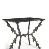 A PAIR OF CAST-IRON MARBLE-TOPPED CONSOLE TABLES - Foto 2