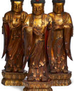 Thaïlande. THREE GILT-LACQUER WOOD FIGURES OF BUDDHA