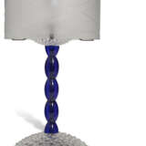 A PAIR OF FRENCH BLUE, ETCHED AND CUT-GLASS TABLE LAMPS - фото 5