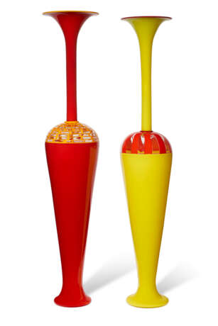 TWO VERY TALL ART GLASS VASES - Foto 2