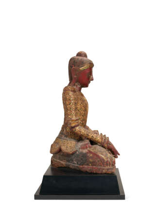 A SOUTH-EAST ASIAN RED-PAINTED AND PARCEL-GILT SEATED FIGURE OF BUDDHA - фото 3