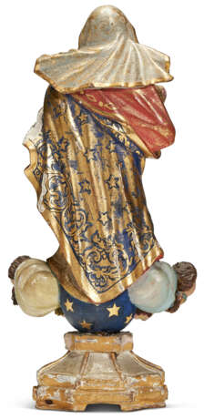 FIVE SPANISH COLONIAL GILT AND POLYCHROME-DECORATED CARVED WOOD RELIGIOUS FIGURES - photo 9