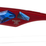 A PAIR OF RED SUNGLASSES - Foto 3