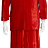 A RED VELVET LONG COAT AND BLACK CREPE TROUSERS - photo 2