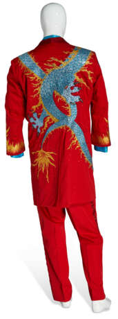 A 'CHINESE DRAGON' SUIT - фото 2