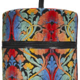 A MULTICOLOR ART NOUVEAU FLORAL JAUCQARD HAT BOX WITH LEATHER TRIM AND GOLD HARDWARE - photo 3