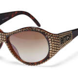 A PAIR OF FAUX-TORTOISE SHELL SUNGLASSES - Foto 1