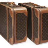 A SET OF TWO VINTAGE MONOGRAM CANVAS SUITCASES - фото 3