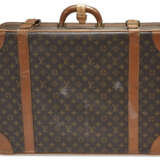 A SET OF TWO VINTAGE MONOGRAM CANVAS SUITCASES - фото 6