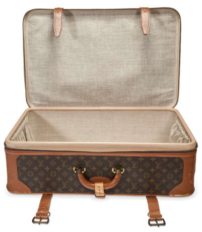 A SET OF TWO VINTAGE MONOGRAM CANVAS SUITCASES - фото 8