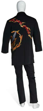 AN EMBROIDERED BLACK WOOL OVERCOAT - Foto 2