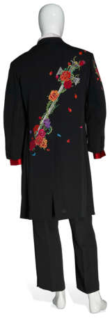 A PAINTED BLACK CREPE TAILCOAT AND TROUSERS - Foto 2