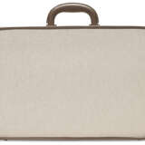 AN ÉTOUPE CLÉMENCE LEATHER & TOILE H UL53 SUITCASE WITH BARÉNIA LEATHER & HERRINGBONE TOILE INTERIOR AND PALLADIUM HARDWARE - Foto 3