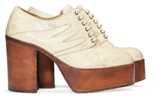 A PAIR OF CREAM AND BROWN LEATHER PLATFORM SHOES - photo 2