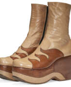 Chaussures. A PAIR OF LIGHT BROWN LEATHER TALL PLATFORM BOOTS