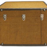 A PERSONALIZED MUSTARD & BROWN TOILE CANVAS TRAVEL CASE WITH BROWN LEATHER TRIM - Foto 2