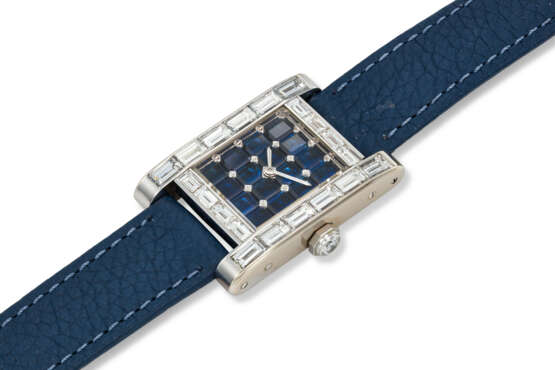 CARTIER. A POSSIBLY UNIQUE AND OPULENT 18K WHITE GOLD AND BAGUETTE DIAMOND-SET RECTANGULAR WRISTWATCH WITH BAGUETTE SAPPHIRE DIAL AND DIAMOND-SET CLASP - photo 2