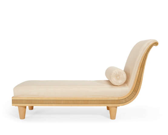A SYCAMORE AND `RIPPLE SYCAMORE` BANDED CHAISE-LONGUE - Foto 2