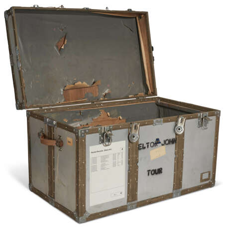 A GREY PAINTED WOOD TRAVEL TOUR TRUNK - photo 3