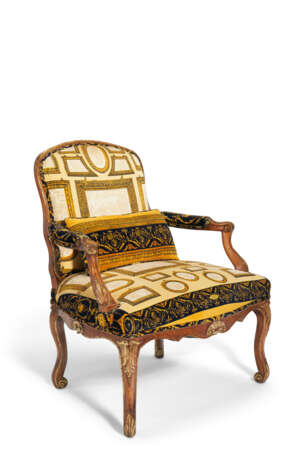 A PAIR OF FRENCH PARCEL-GILT AND STAINED BEECH FAUTEUILS - фото 3