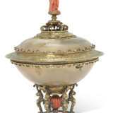 A GEORGE III SILVER-GILT CORAL AND CHALCEDONY `HERCULES` TAZZA - photo 1