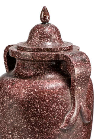 AN ITALIAN IMPERIAL PORPHYRY `AMPHORA` VASE AND COVER - photo 2