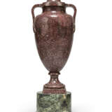 AN ITALIAN IMPERIAL PORPHYRY `AMPHORA` VASE AND COVER - фото 4