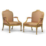 A PAIR OF GEORGE III GILTWOOD ARMCHAIRS - Foto 1
