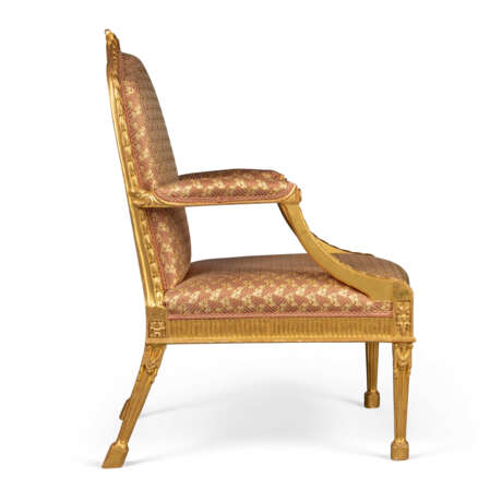 A PAIR OF GEORGE III GILTWOOD ARMCHAIRS - Foto 4
