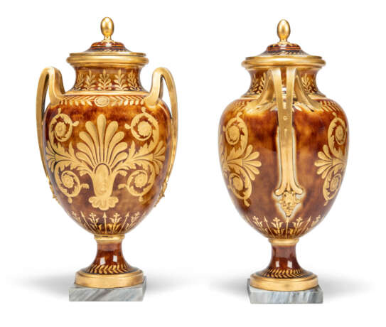 A PAIR OF SEVRES PORCELAIN TORTOISESHELL-GROUND TWO-HANDLED VASES AND COVERS - photo 3