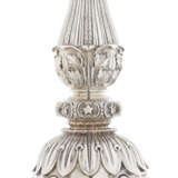 A PAIR OF VICTORIAN SILVER CANDLESTICKS - фото 3