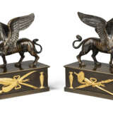A PAIR OF REGENCY GILT-BRONZE AND PATINATED-BRONZE GRIFFIN PAPERWEIGHTS - фото 4