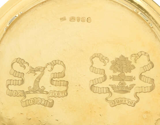 A PAIR OF GEORGE III SILVER-GILT WAITERS - photo 3