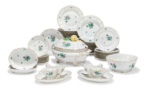 A NYMPHENBURG PORCELAIN PART DINNER-SERVICE - photo 1