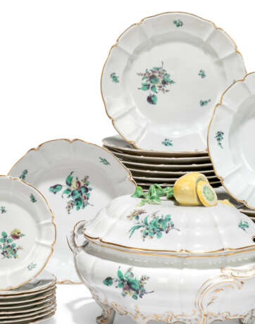 A NYMPHENBURG PORCELAIN PART DINNER-SERVICE - photo 2