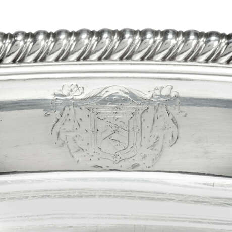 SIX GEORGE III SILVER MEAT-DISHES - photo 6
