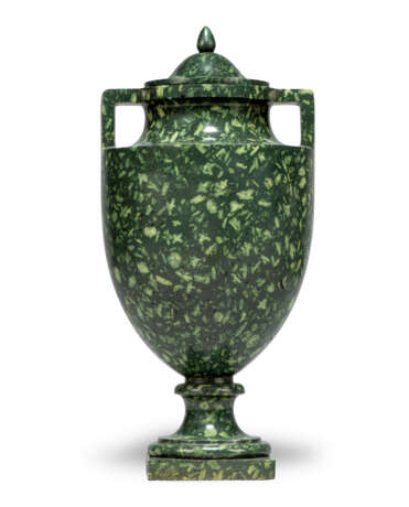 AN ITALIAN GREEN PORPHYRY VASE AND COVER - photo 4