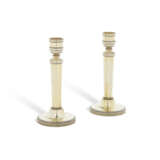 A PAIR OF LOUIS XVI SILVER-GILT TRAVELLING CANDLESTICKS - Foto 2