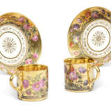 A PAIR OF PARIS (DIHL AND GUERHARD) PORCELAIN GOLD-GROUND COFFEE-CUPS AND SAUCERS - фото 2