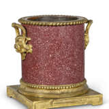 A FRENCH ORMOLU-MOUNTED IMPERIAL PORPHYRY CACHE-POT - photo 2