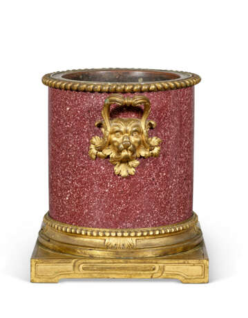 A FRENCH ORMOLU-MOUNTED IMPERIAL PORPHYRY CACHE-POT - photo 3