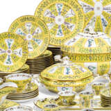 A HEREND PORCELAIN `YELLOW DYNASTY` PATTERN PART TABLE-SERVICE - Foto 7