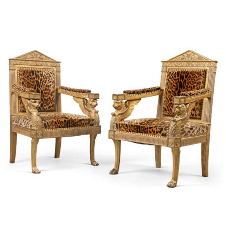 A PAIR OF ROMAN GILTWOOD ARMCHAIRS - Foto 2