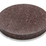 TWO IMPERIAL PORPHYRY ROUNDELS - Foto 3