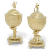 A PAIR OF REGENCY SILVER-GILT CUPS AND COVERS - фото 1