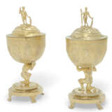 A PAIR OF REGENCY SILVER-GILT CUPS AND COVERS - photo 2